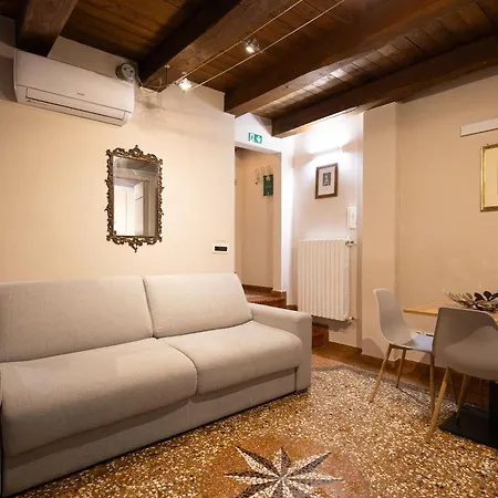 Bolognaroomscom - Santo Stefano * Bolonha