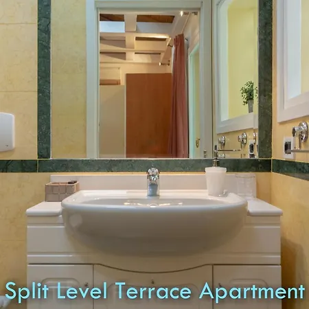 Bolognaroomscom - Santo Stefano * ボローニャ